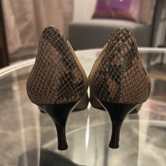 Tahari Cream Heels with Pointed Toe and Textured Finish - Picture 5 of 15